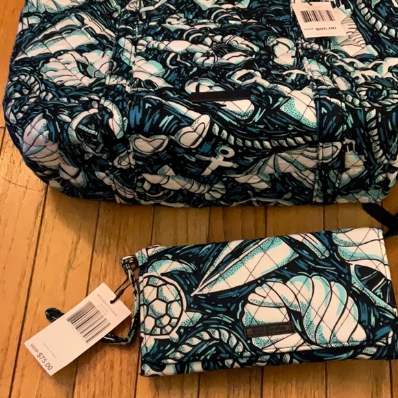 Vera Bradley small Vera in Shore Enough with matching RFID WALLET - Picture 7 of 9